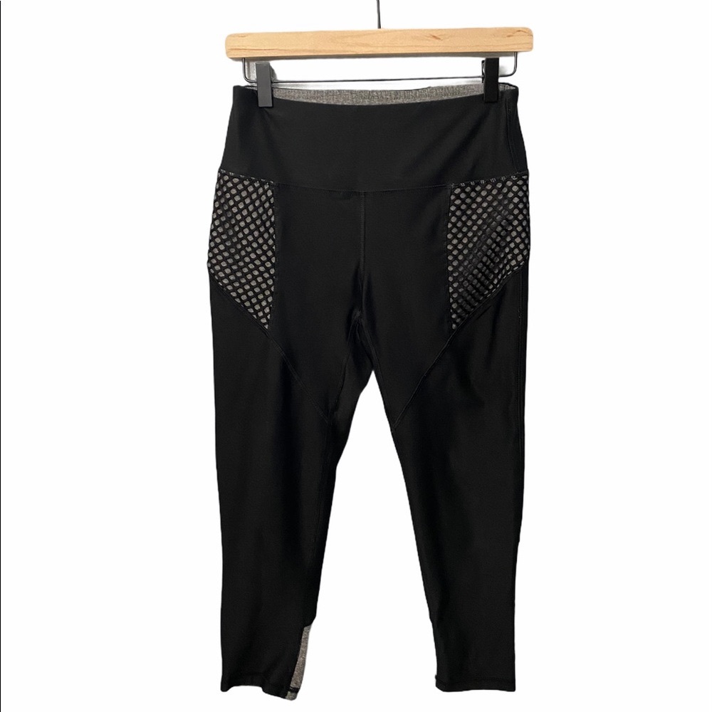 Reebok | Workout Crop Leggings Black Mesh Accents | Medium